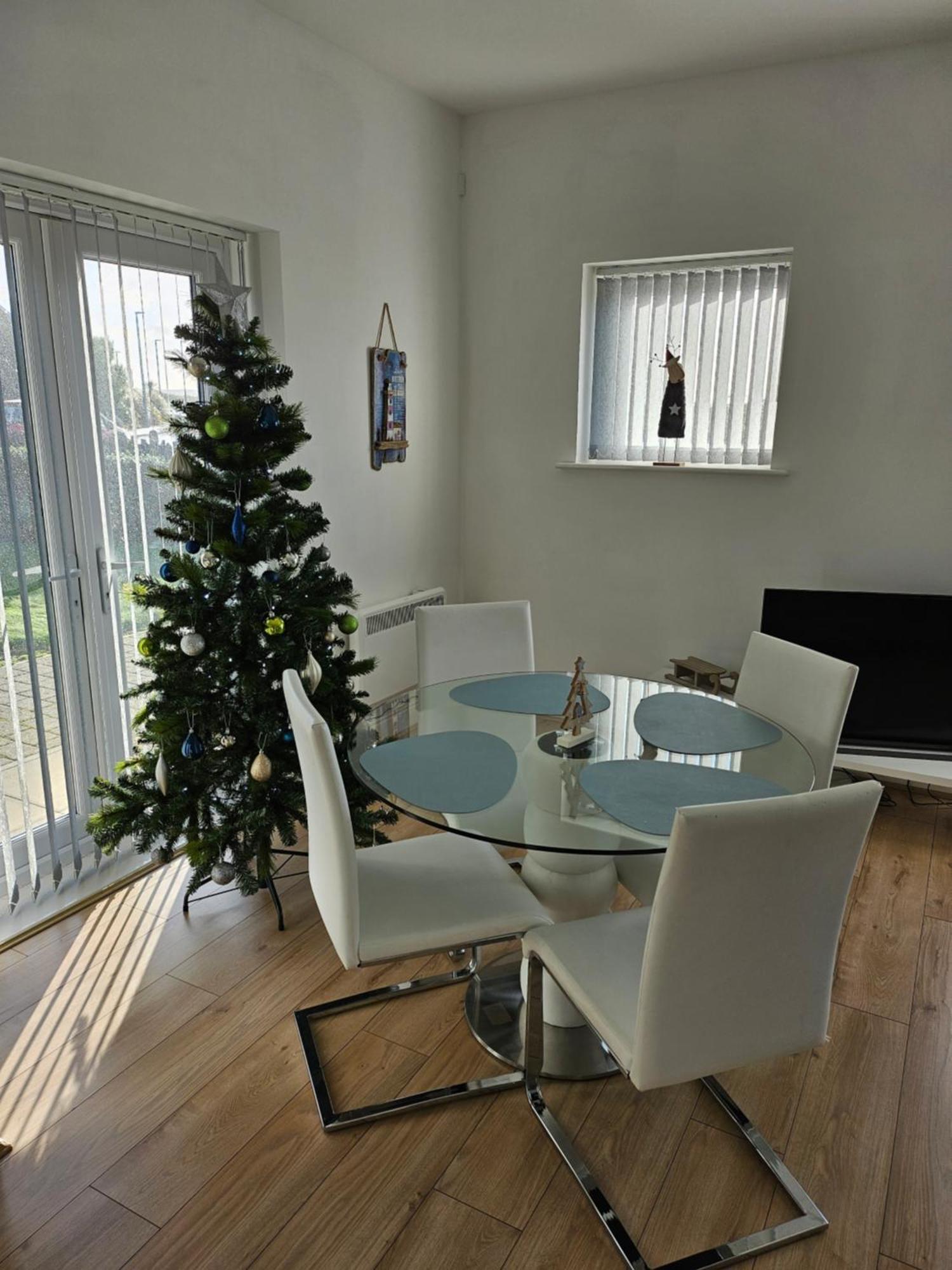 Coastal Apartment With Beach On Your Doorstep! Λανέλι Εξωτερικό φωτογραφία